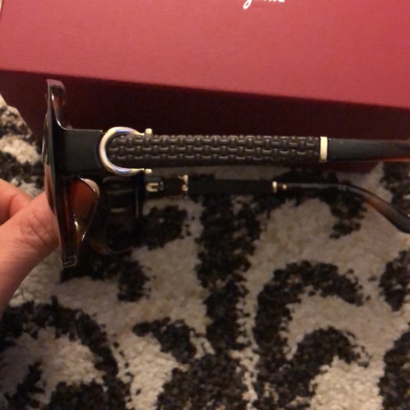 Salvatore ferragamo sunglasses - Picture 7 of 8